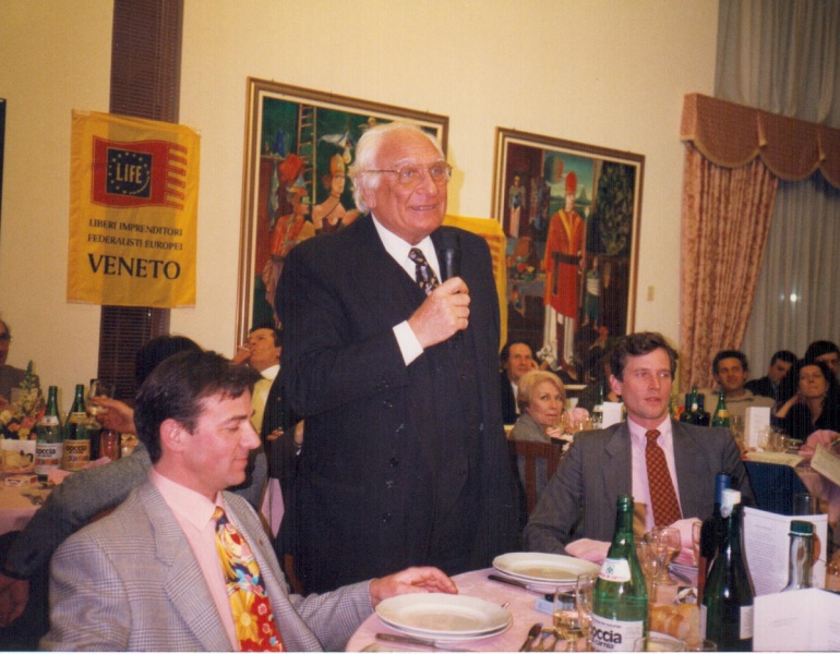 Datei:POL IT life2.jpg