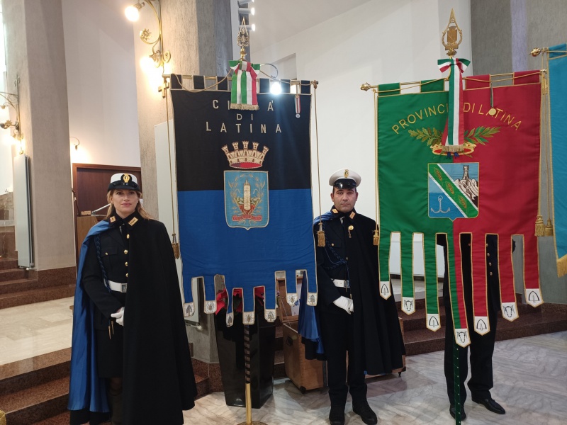 Datei:IT latina-g2etal.jpg