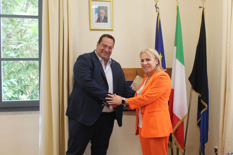 Datei:IT latina1.jpg